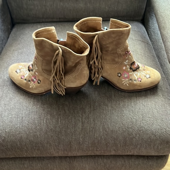 Sam Edelman Leti Suede Fringe ankle boots with embroidered detail, Size 7.5 - Picture 2 of 12